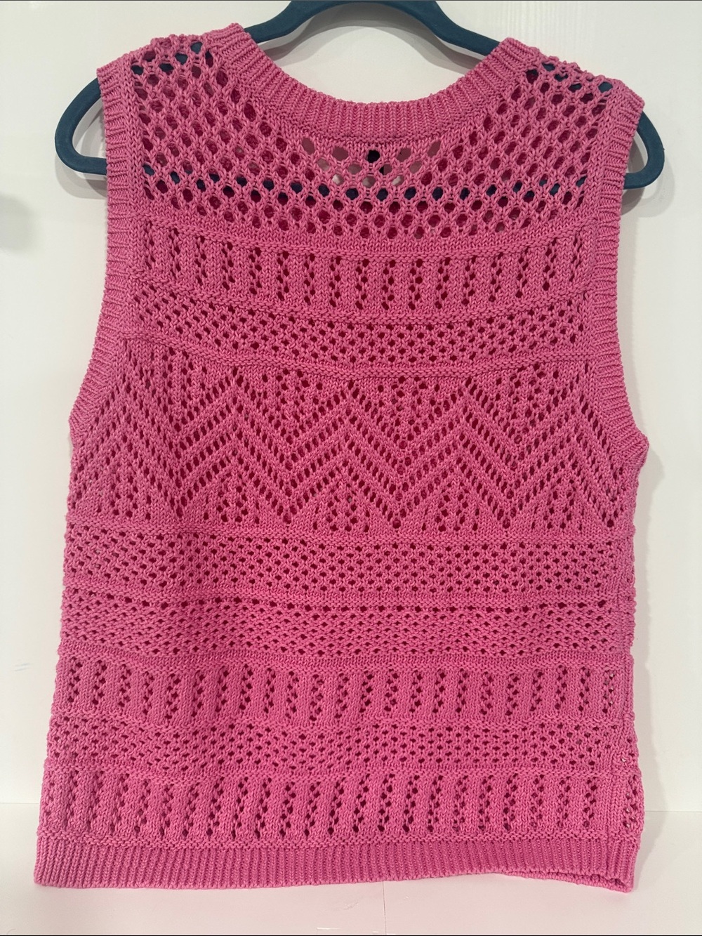 TALBOTS Petite Women's Pink Knit Sleeveless Sweater Vest. Size L - Picture 2 of 3
